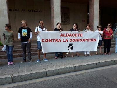 CADENA HUMANA DE &quot;ALBACETE CONTRA LA CORRUPCIÓN&quot;