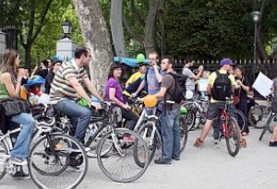 Moción conjunta de IU y PSOE para que se reconozca el uso voluntario del casco para ciclistas en el casco urbano