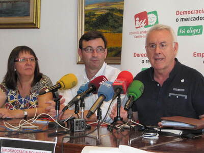 Visita de Cayo Lara a la Feria de Albacete 2014