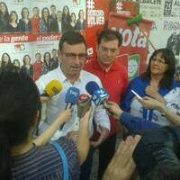 Pegada de carteles de IU Albacete, inicio de campaña de las elecciónes europeas 2014
