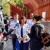 IU en la Campaña ¡¡Quejate!! - Hospital Gral. Albacete para invitar a ciudadan@s y profesionales a plantear quejas sobre recortes sanitarios a través de la Defensora del Pueblo